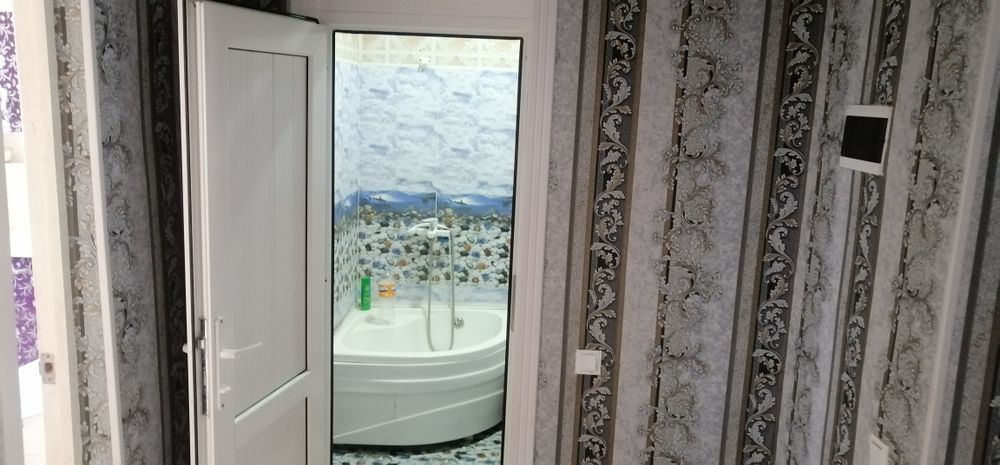 Кухнясы улкен 53м2  1комталы квартира хамме заты мен арендага бериледи