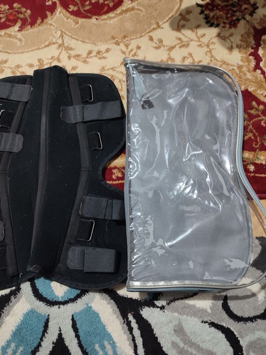 Гипс, надколенники, протезы.