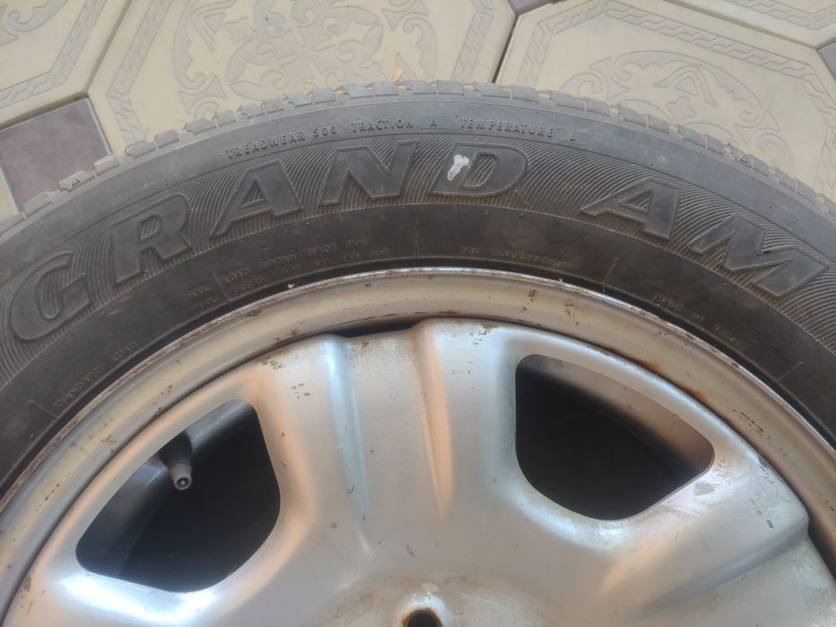 215/60 R16 с диском на запаску.