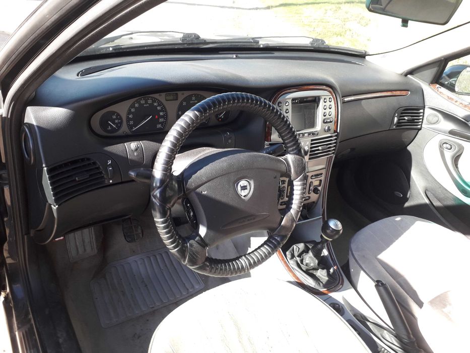 Ланчиа либра на части