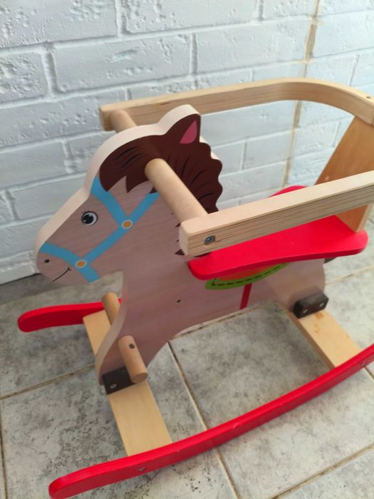 Дървено конче люлка