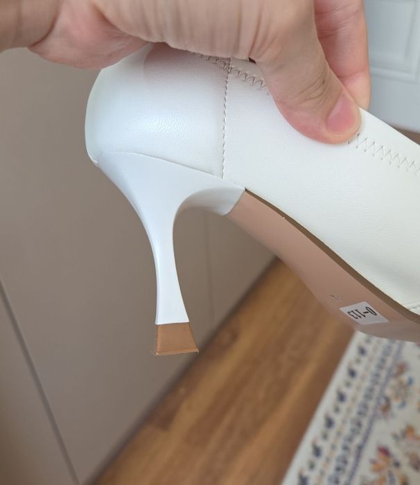 Женские белые туфли