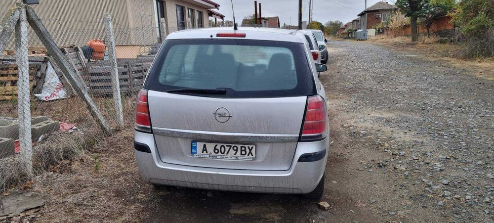 Продавам Опел Зафира