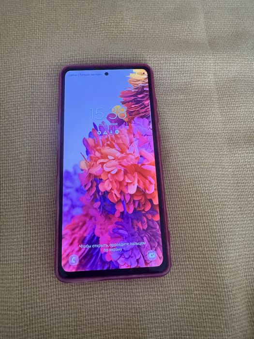 Samsung galaxy s20 fe в идеальном состоянии