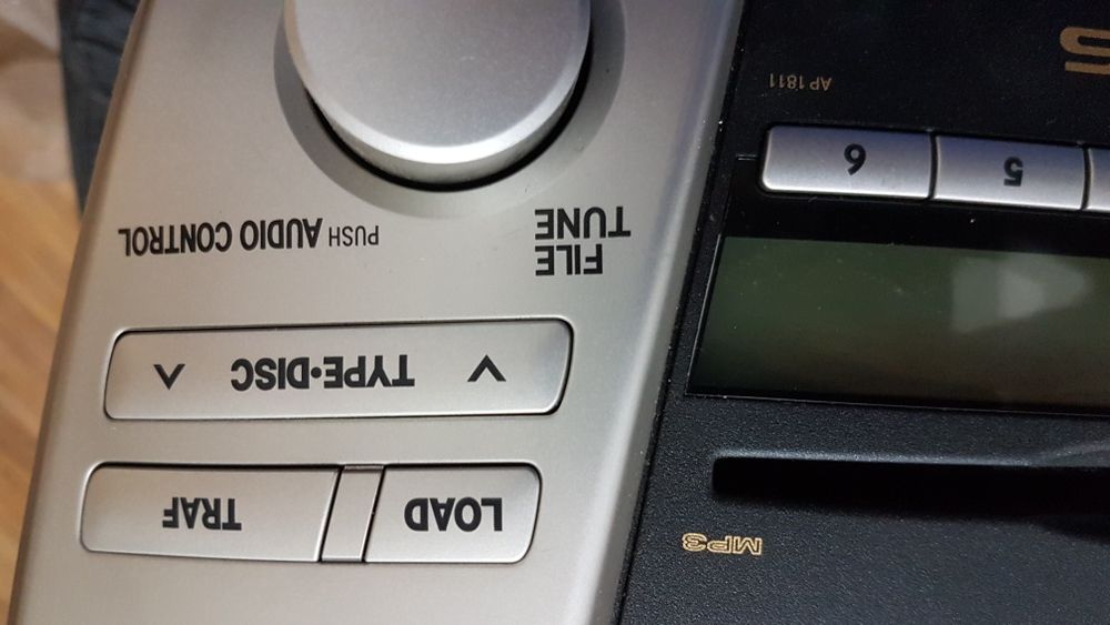 Продам автомагнитоллу на лексус (американка)