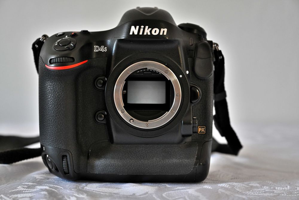 Aparat foto Nikon d4s