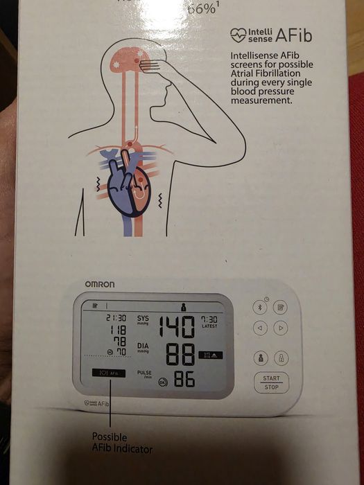 Апарат за измерване на  кръвно налягане Omron X7 Smart AFIB чисто нов