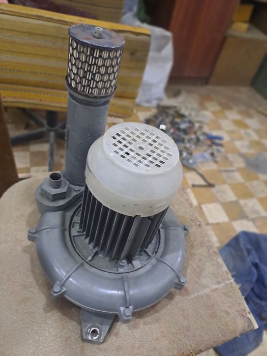 Продаётся советский газовый насос новый.