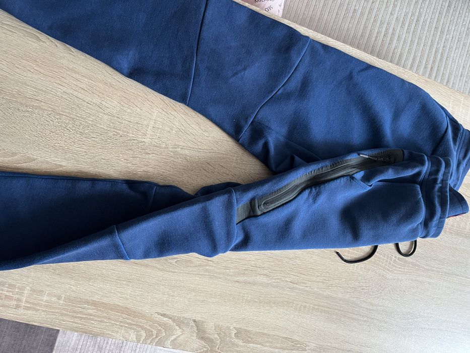 Nike tech fleece old season