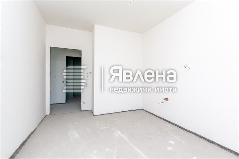 Продава 4-Стаен в Кръстова Вада