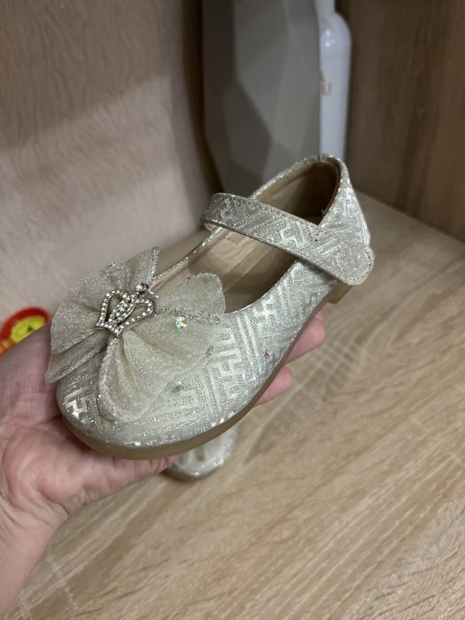 Продам детские туфли