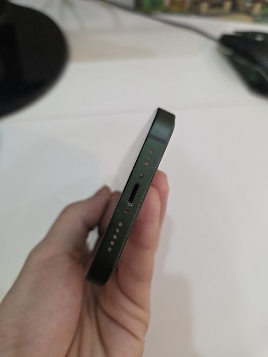 iPhone 13 в хорошем состоянии