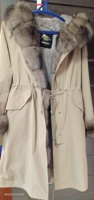 Парка с мехом бу 1 сезон, одевалась несколько раз