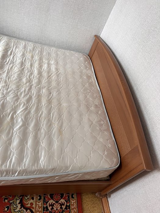Продаю кровать и матрас 140см