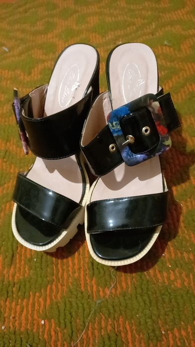 Женская одежда платья обувь