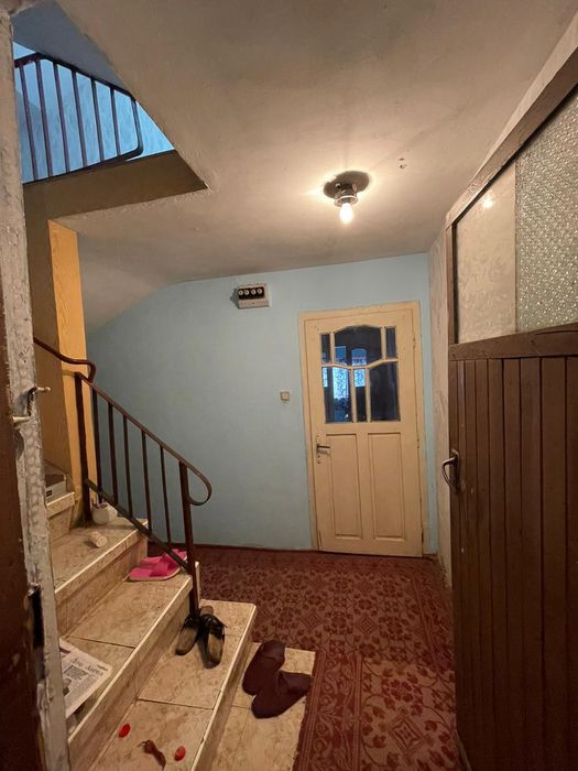 Двуетажна къща с таван и гараж в гр.Меричлери