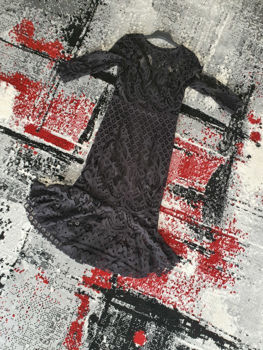 Vand rochie din dantela impecabila