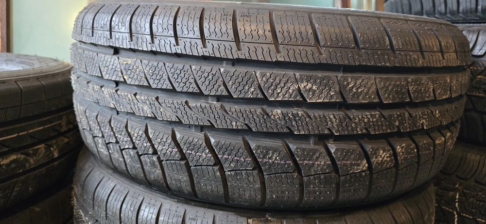 215 50 17 / 215/50R17 Davanti, set 4 buc, M+S, Noi
