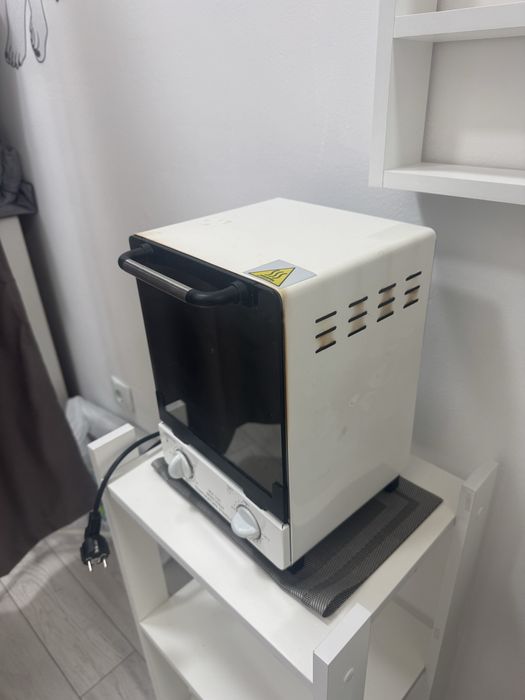 Помагайка, кушетка, шкафы