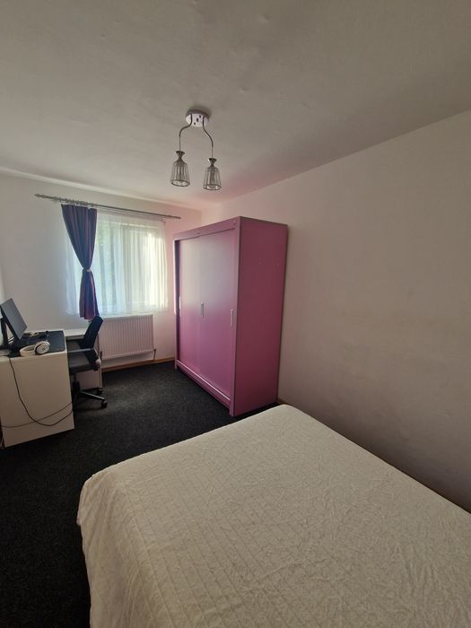 Vând apartament cu 3 camere, semidecomandat, etaj 1