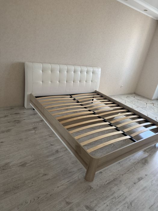 Спальный диван без матраса.