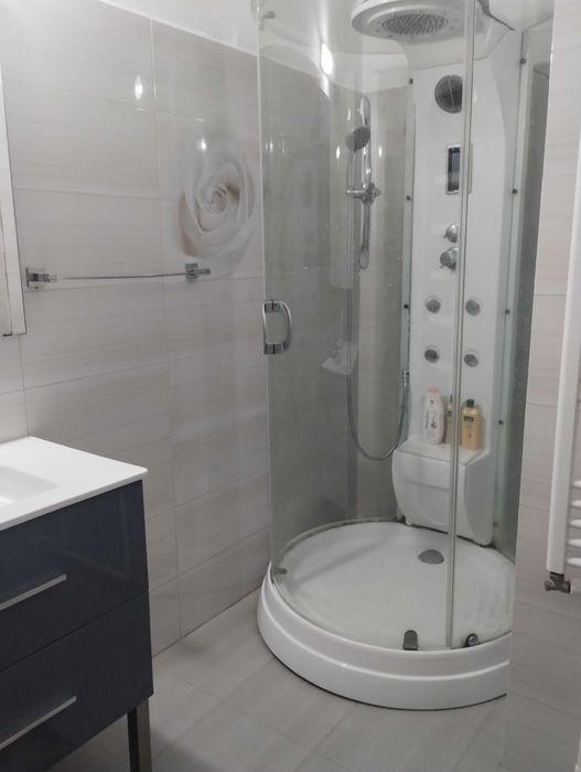 Apartament 4 camere, cu mansarda, 2 garaje, 190 mp, Platou Prundu