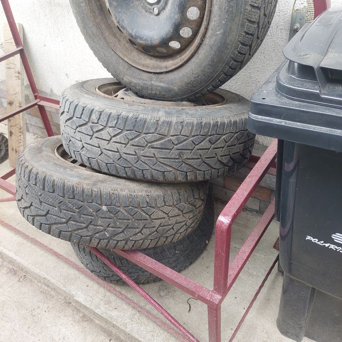 Vând anvelope iarnă folosite