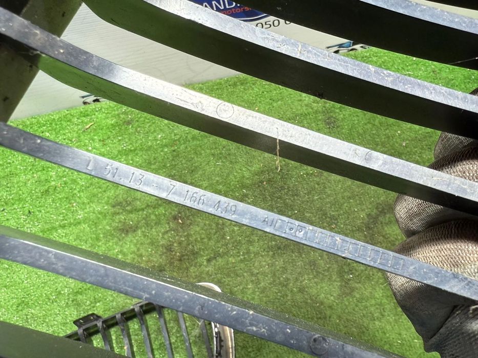 GRILA BARA FATA CENTRALA BMW E93 320D 2013 2.0 DIESEL COD OEM 51137166439 / 7166439 / 7166440 / 51137166440 / DECAPOTABILĂ (CABRIOLET) 2005-2013