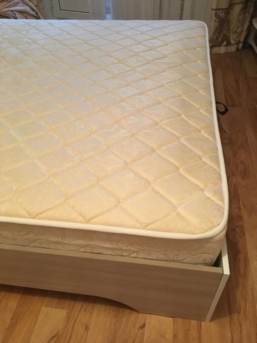 Двухспальная кровать