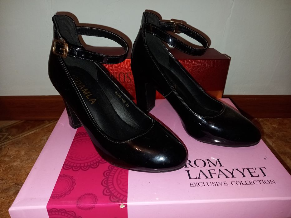 туфли, кеды, кросы. разные обуви.