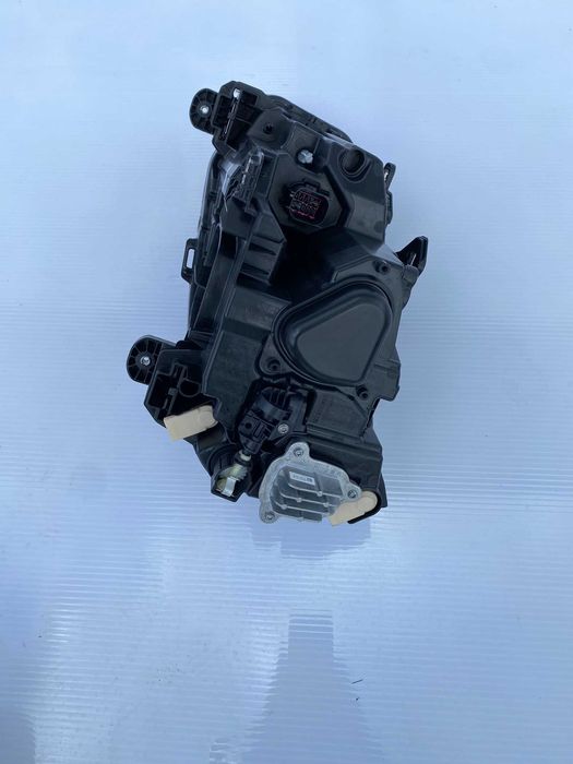 Far dreapta LED Audi Q2 nou original complet 2021+