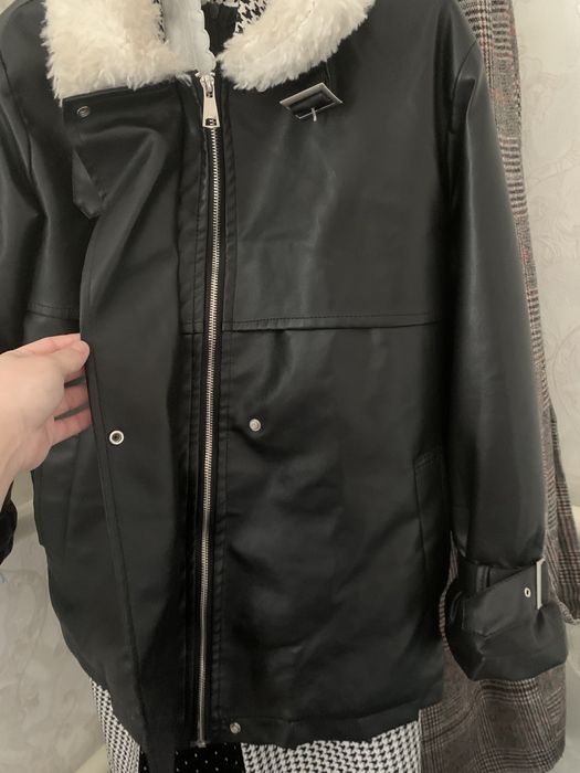 Новый кожный куртка.