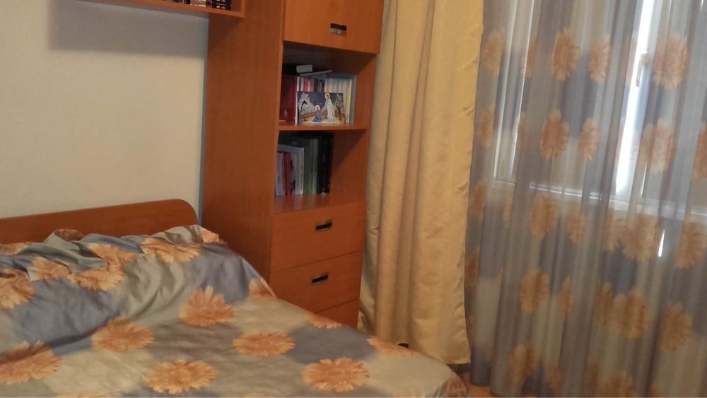 Proprietar, vand apartament 3 camere , centrala gaz, etaj 2
