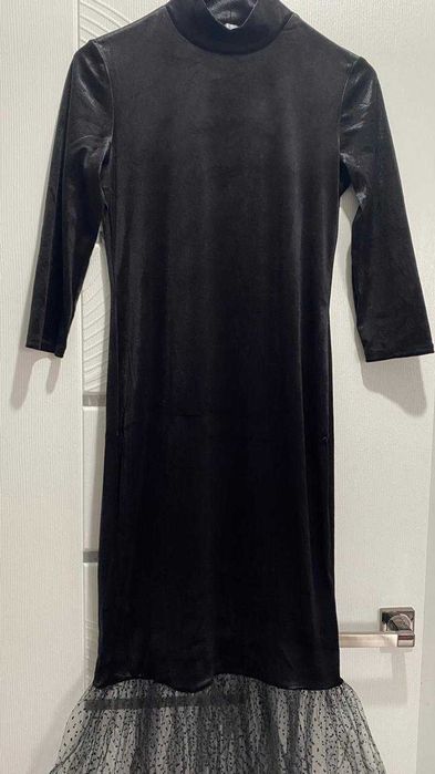 Продам  платья 42-44 размер