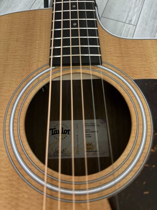 Электроакустическая гитара Taylor 210ce