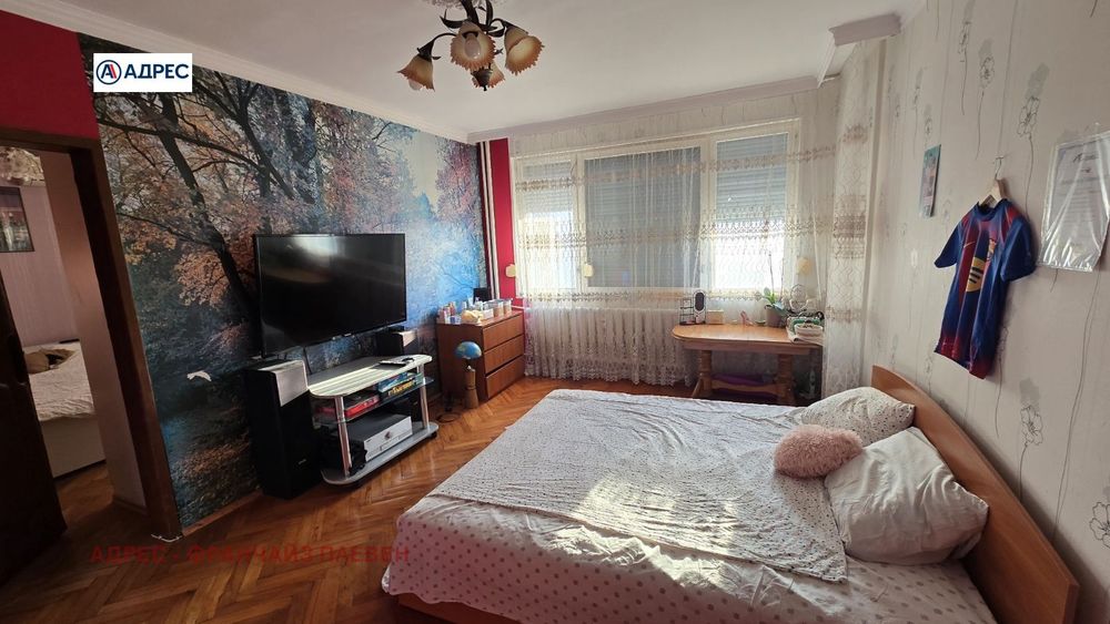 Продава се Тристаен апартамент в Плевен, Идеален център - 72 кв.м за 1598 €/кв.м - Снимка #2