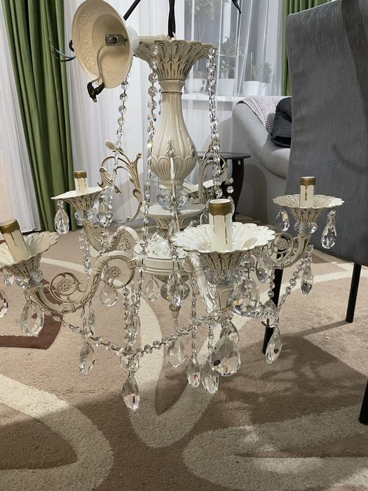 Люстра в хорошем состоянии!