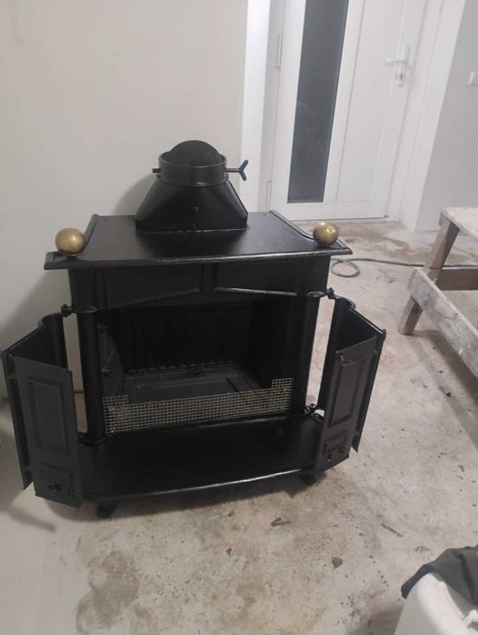 Vand soba si semineu din fonta