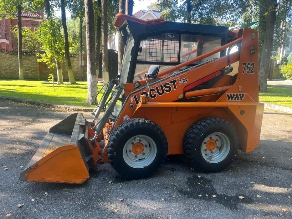 Продаётся погрузчик универсальный.  24/7.