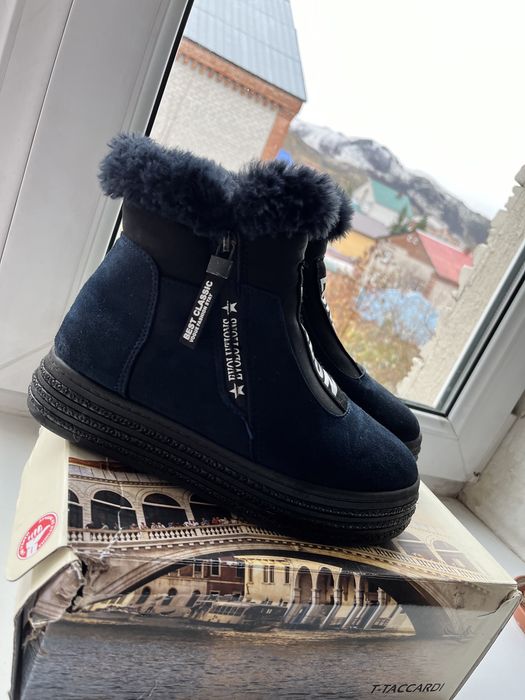 Продам срочно! Зимняя обувь, очень теплая , качественная!