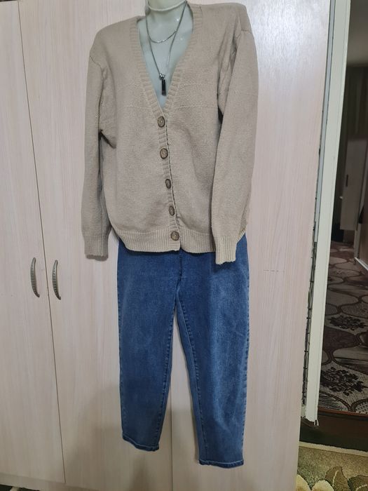 Джинсы и кардиган 50р