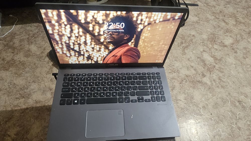 Asus Vivobook core I3