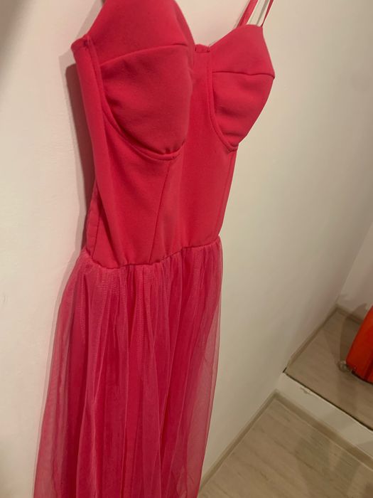 Розова рокля  с тюл и тънки презрамки