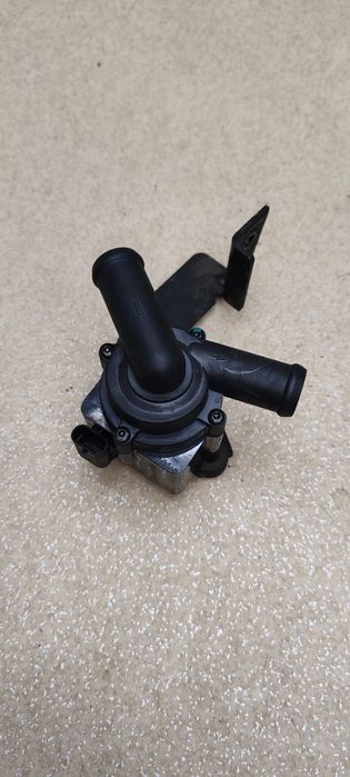 Vând Pompa recirculare apă