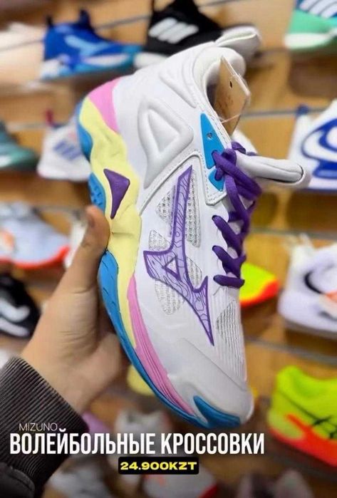 Mizuno кроссовки 24900 тг
