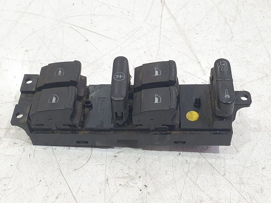 Panou butoane 1J4959857b Volkswagen Golf 4 (1997 - 2006) 1.9 TDI axr