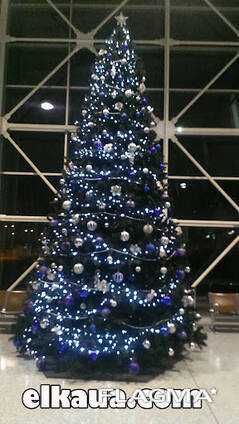 Искусственная елка с огоньками