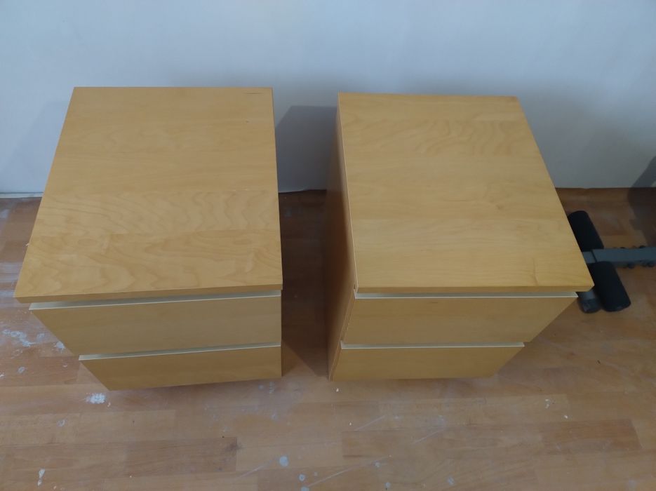 Две нощни шкафчета