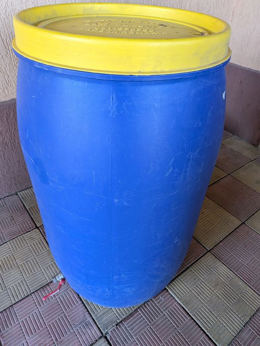 Butoi plastic cu capac și robinet