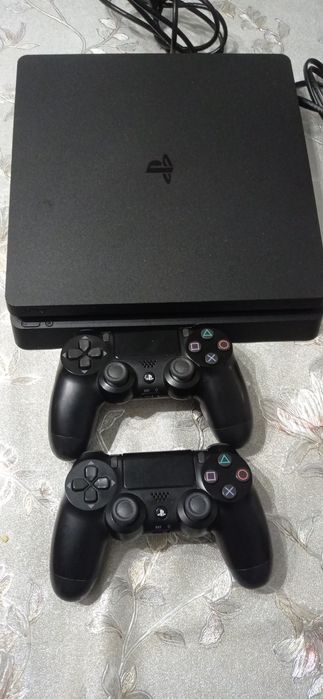 Игровая приставка PS 4